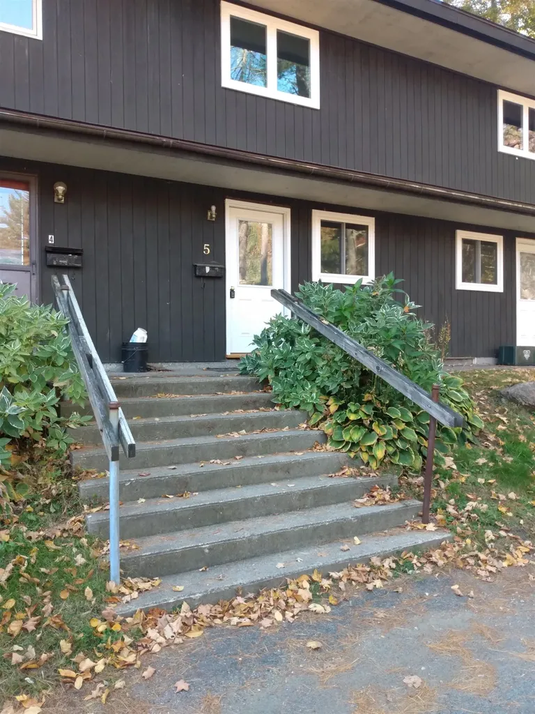 39 Brookside Drive Brattleboro VT 05301