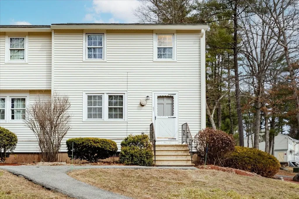 47 Olde Country Village Road Londonderry NH 03053