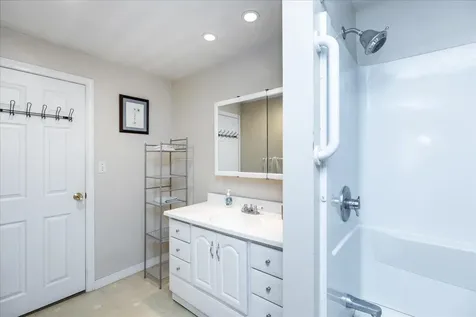 47 Olde Country Village Road Londonderry NH 03053