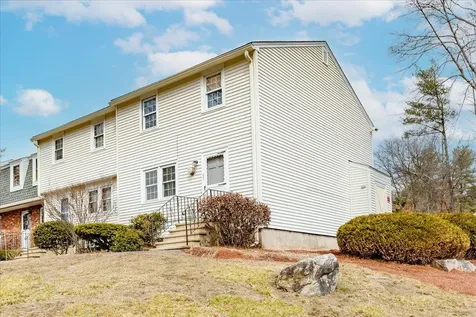 47 Olde Country Village Road Londonderry NH 03053