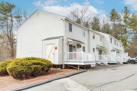 47 Olde Country Village Road Londonderry NH 03053