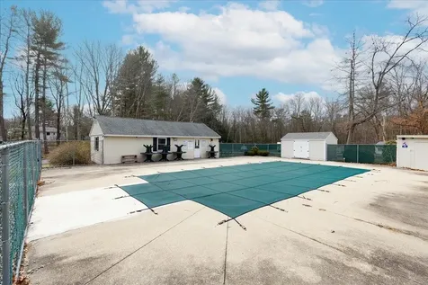 47 Olde Country Village Road Londonderry NH 03053