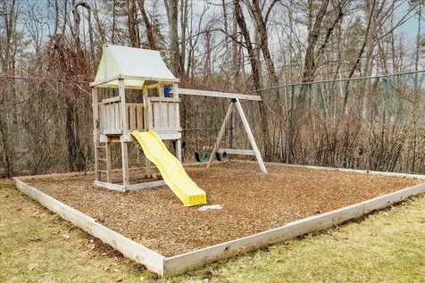 47 Olde Country Village Road Londonderry NH 03053