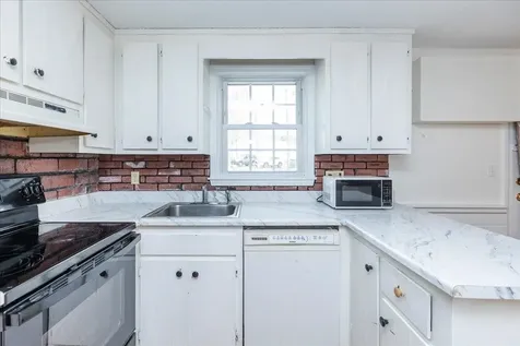 47 Olde Country Village Road Londonderry NH 03053