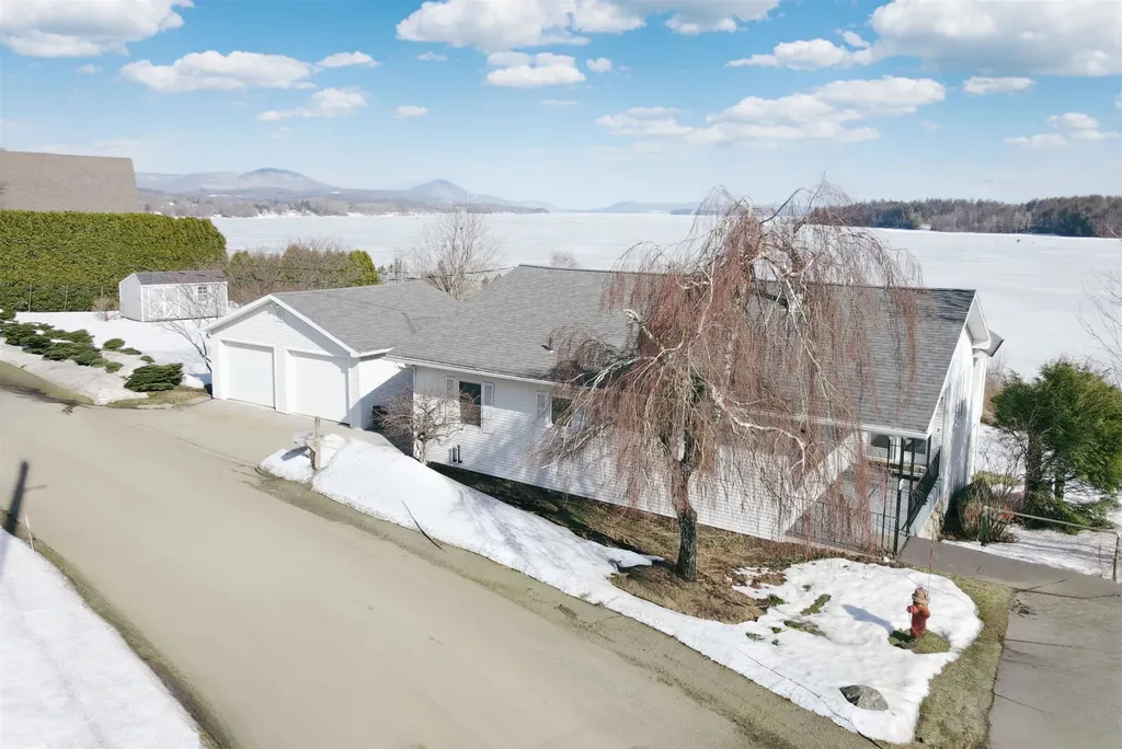 362 Farrant Street Newport City VT 05855