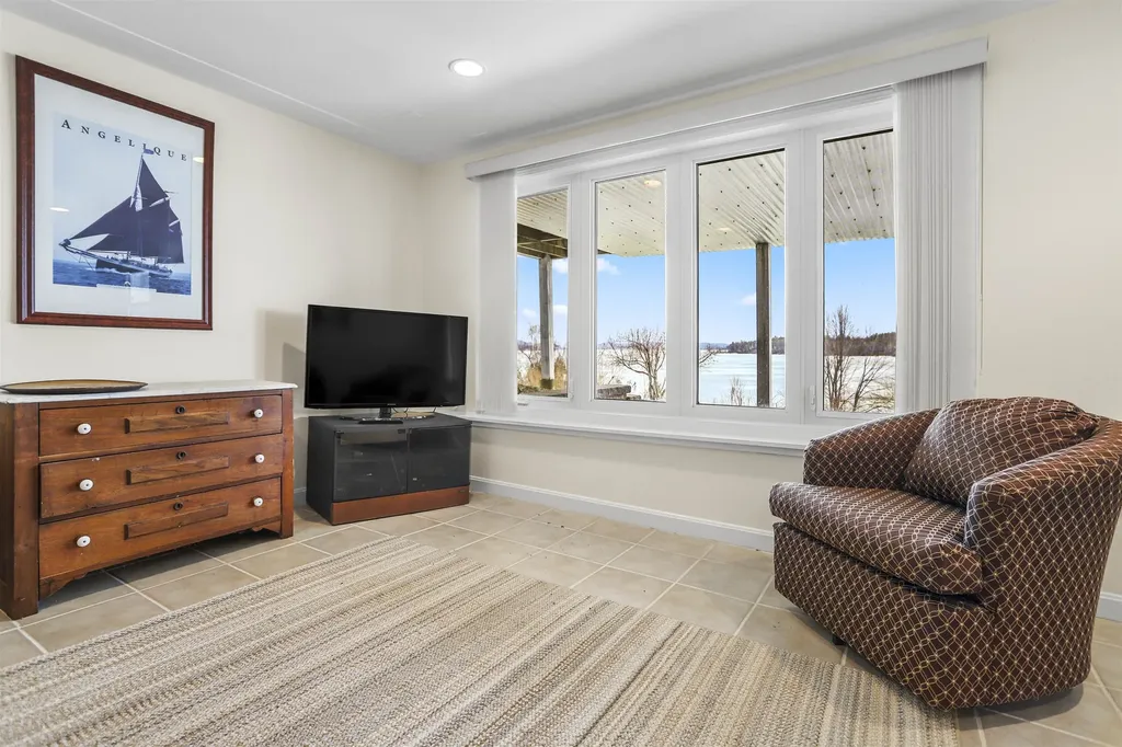 362 Farrant Street Newport City VT 05855