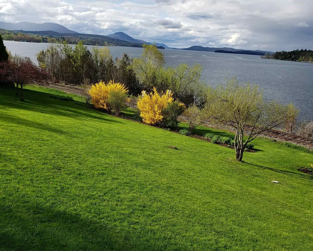 362 Farrant Street Newport City VT 05855