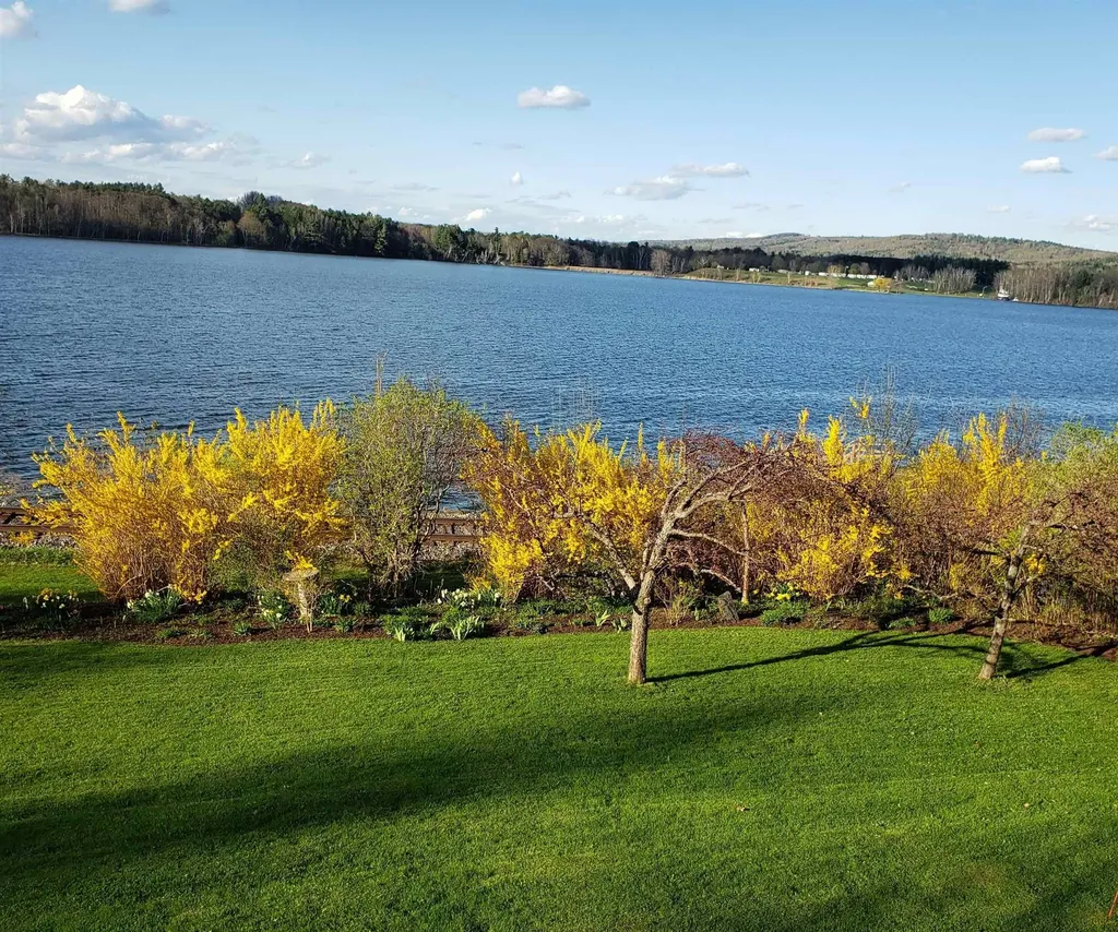 362 Farrant Street Newport City VT 05855