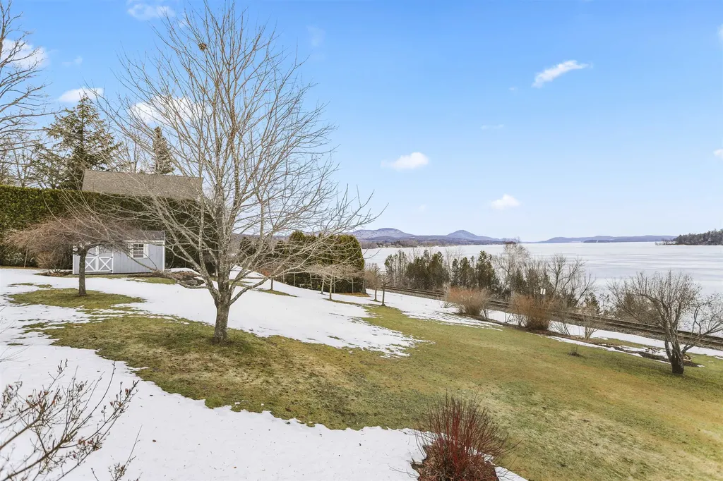 362 Farrant Street Newport City VT 05855