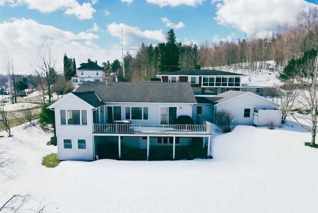 362 Farrant Street Newport City VT 05855