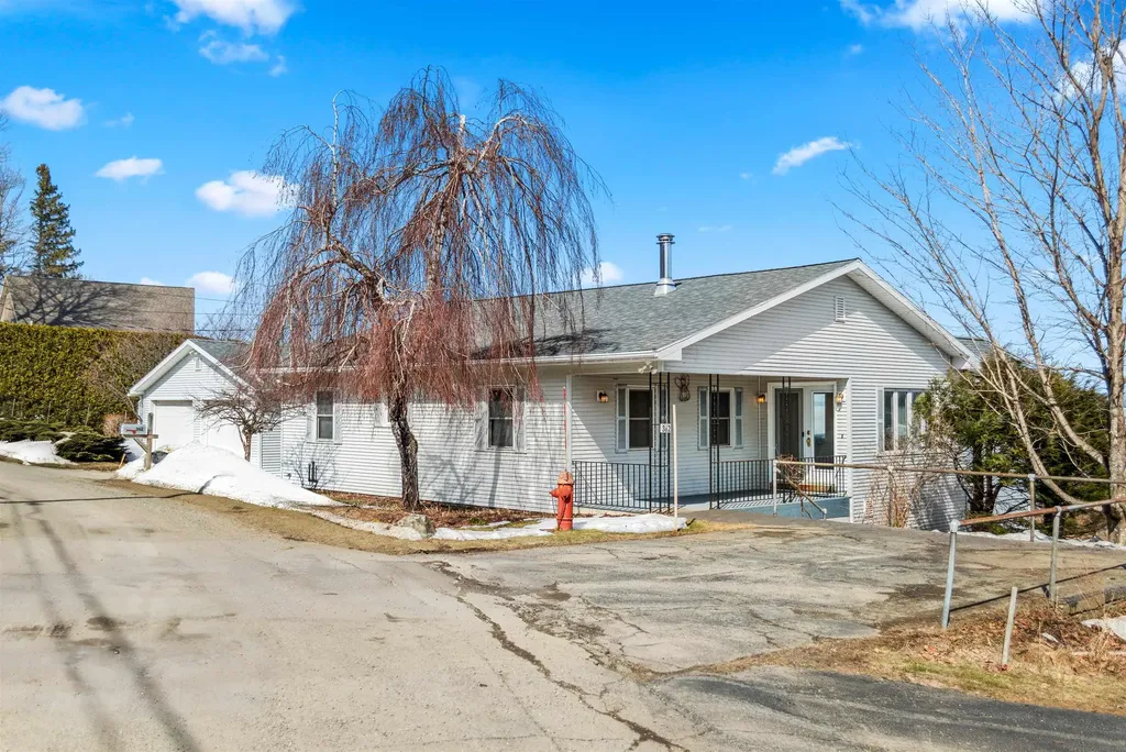 362 Farrant Street Newport City VT 05855