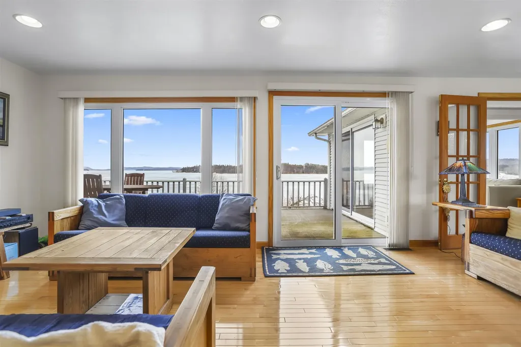 362 Farrant Street Newport City VT 05855