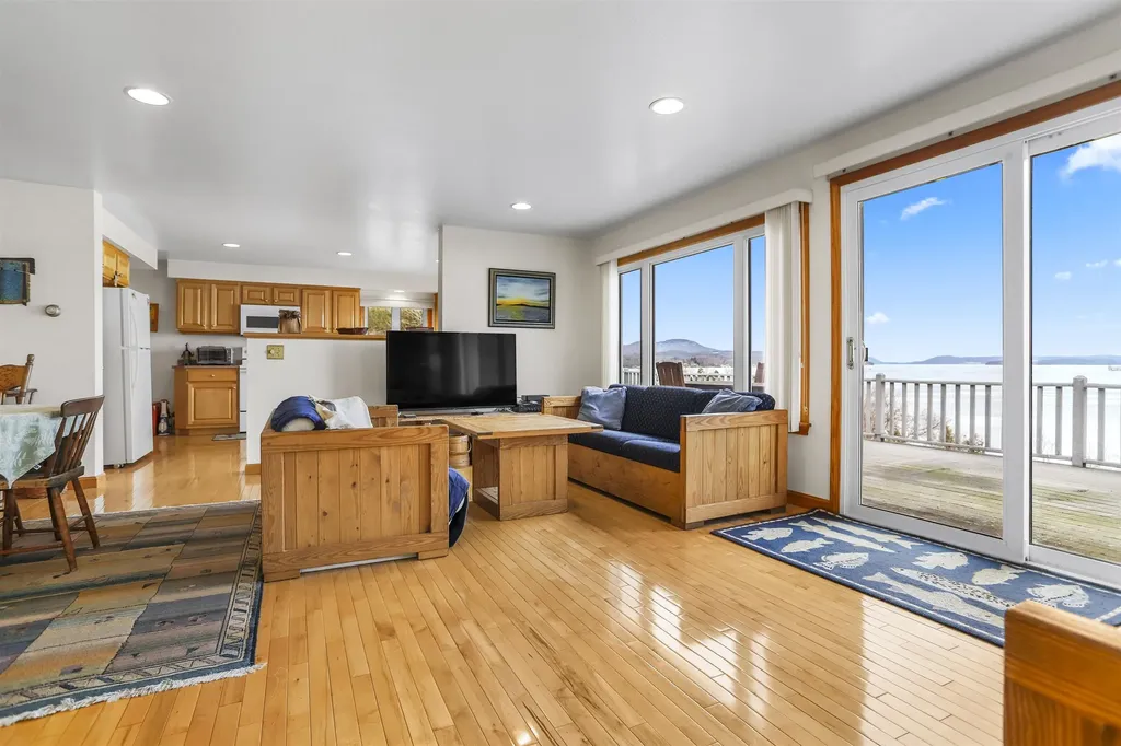 362 Farrant Street Newport City VT 05855