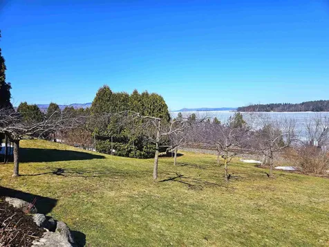 362 Farrant Street Newport City VT 05855