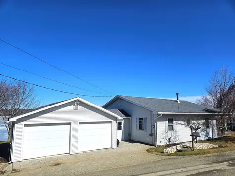 362 Farrant Street Newport City VT 05855