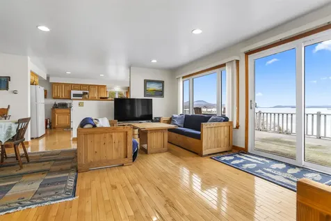 362 Farrant Street Newport City VT 05855