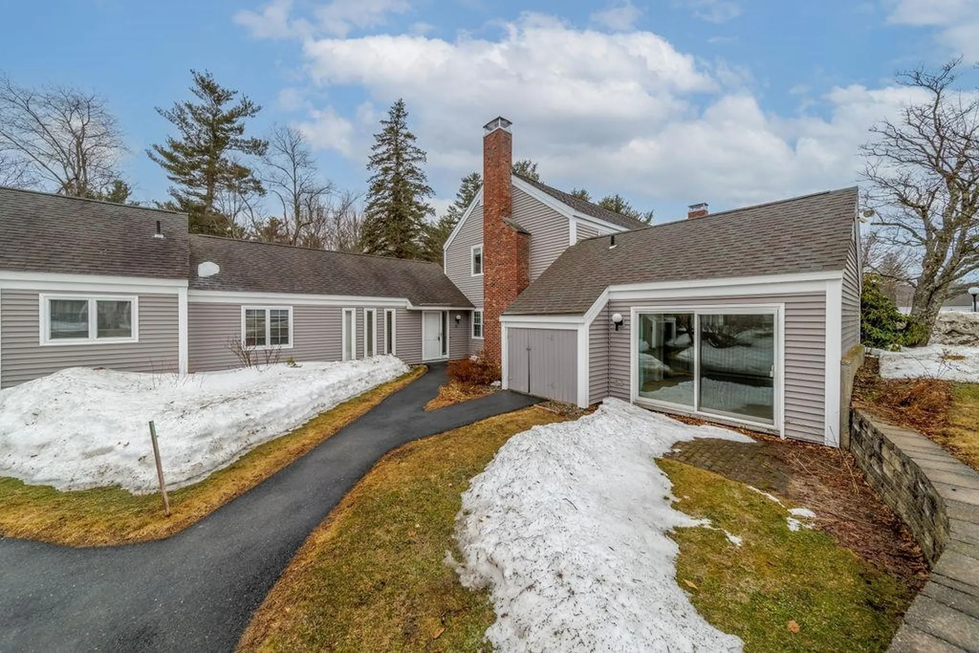 21 Hilltop Place New London NH 03257