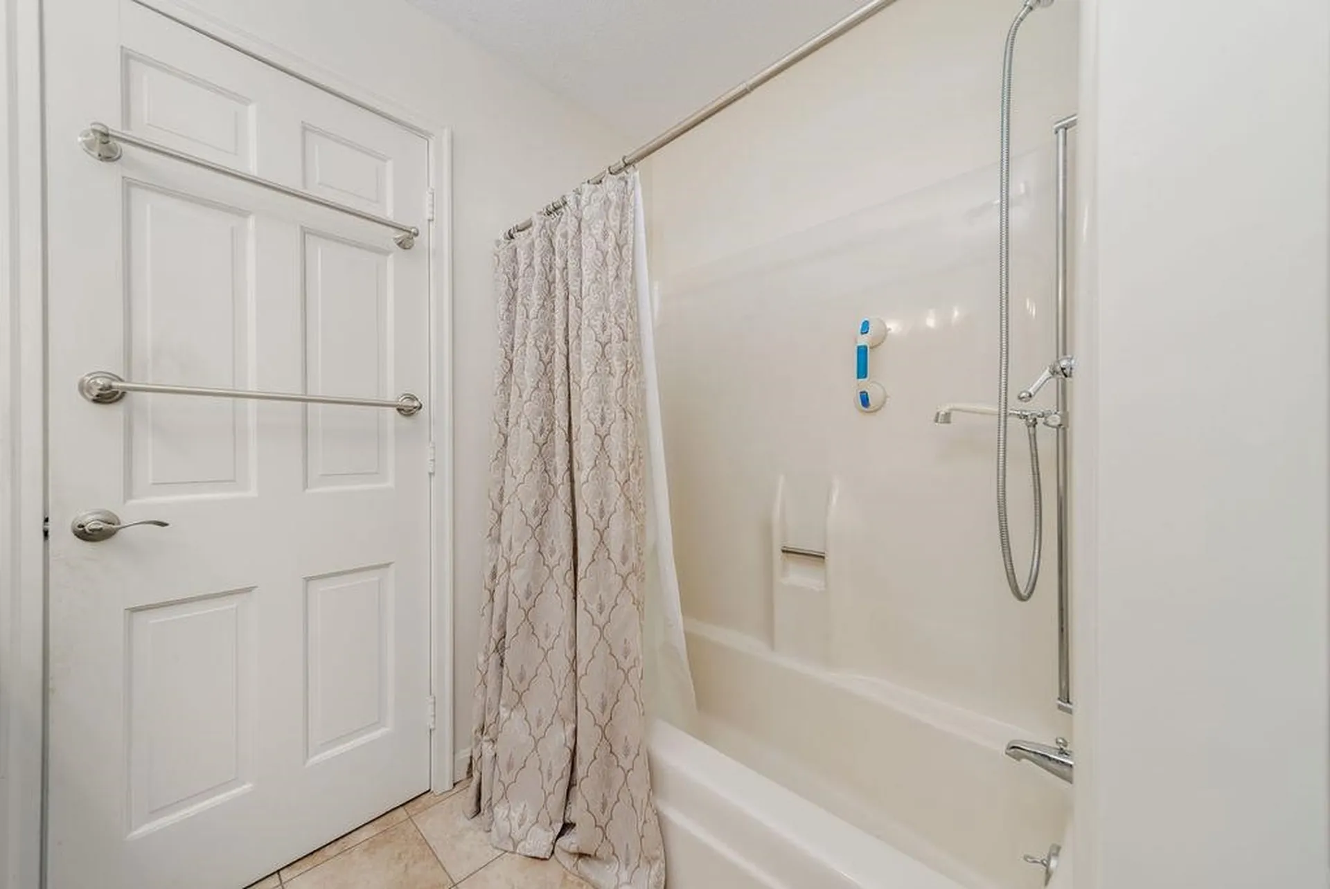 21 Hilltop Place New London NH 03257