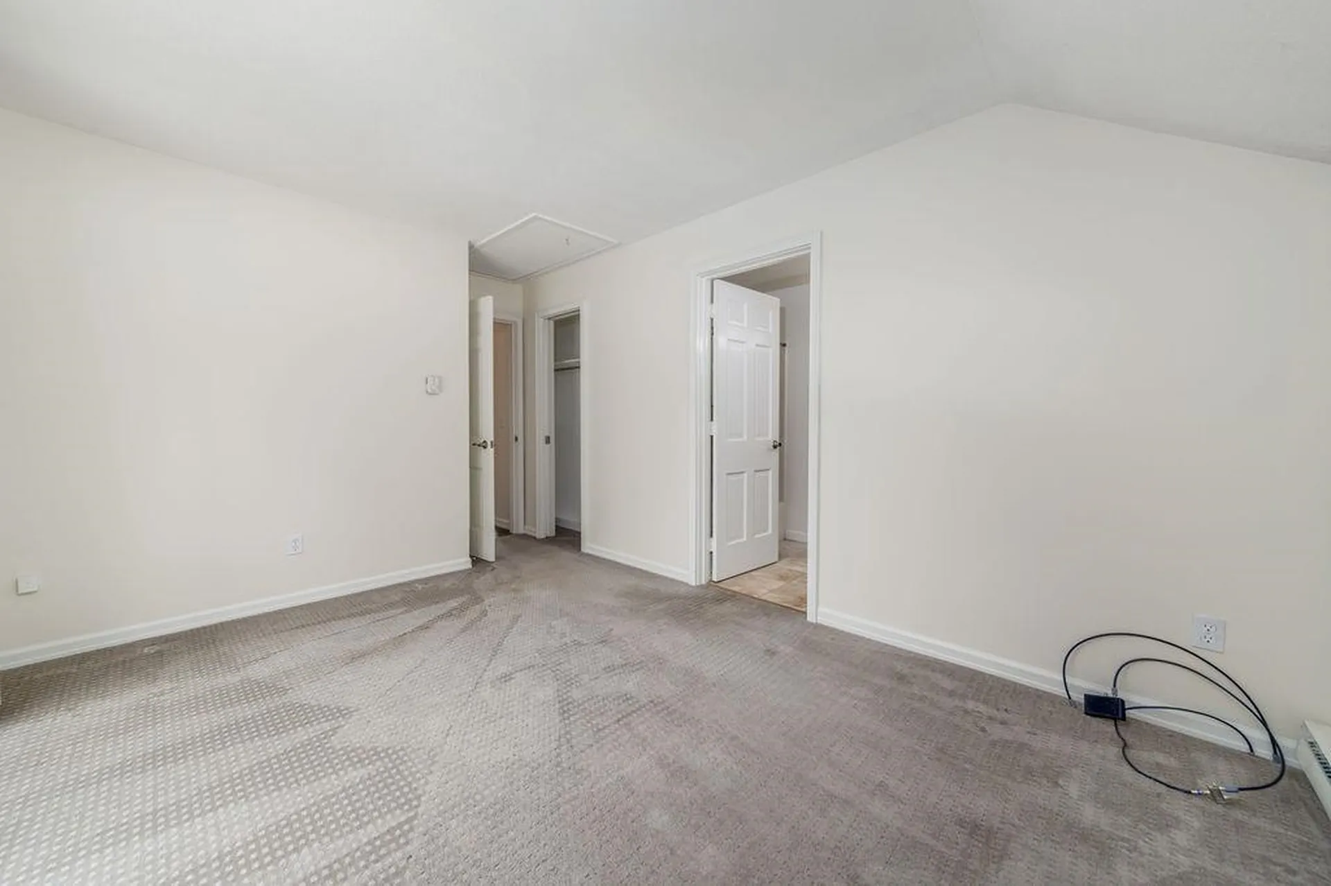 21 Hilltop Place New London NH 03257