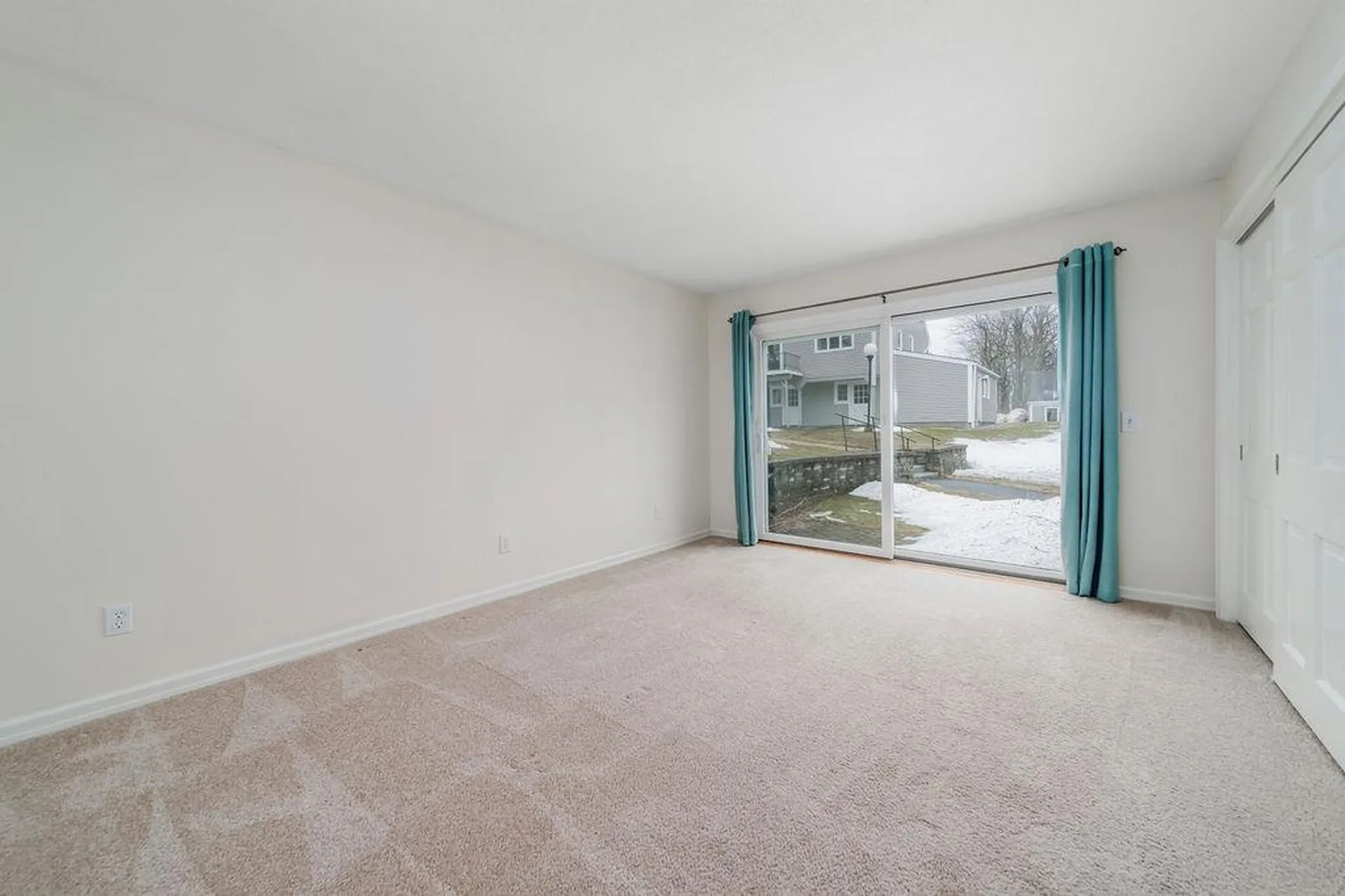 21 Hilltop Place New London NH 03257