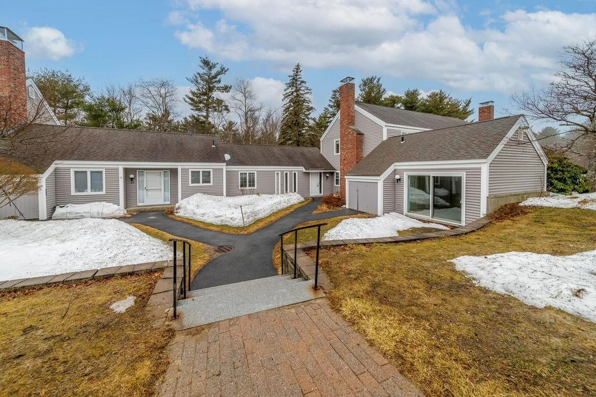 21 Hilltop Place New London NH 03257