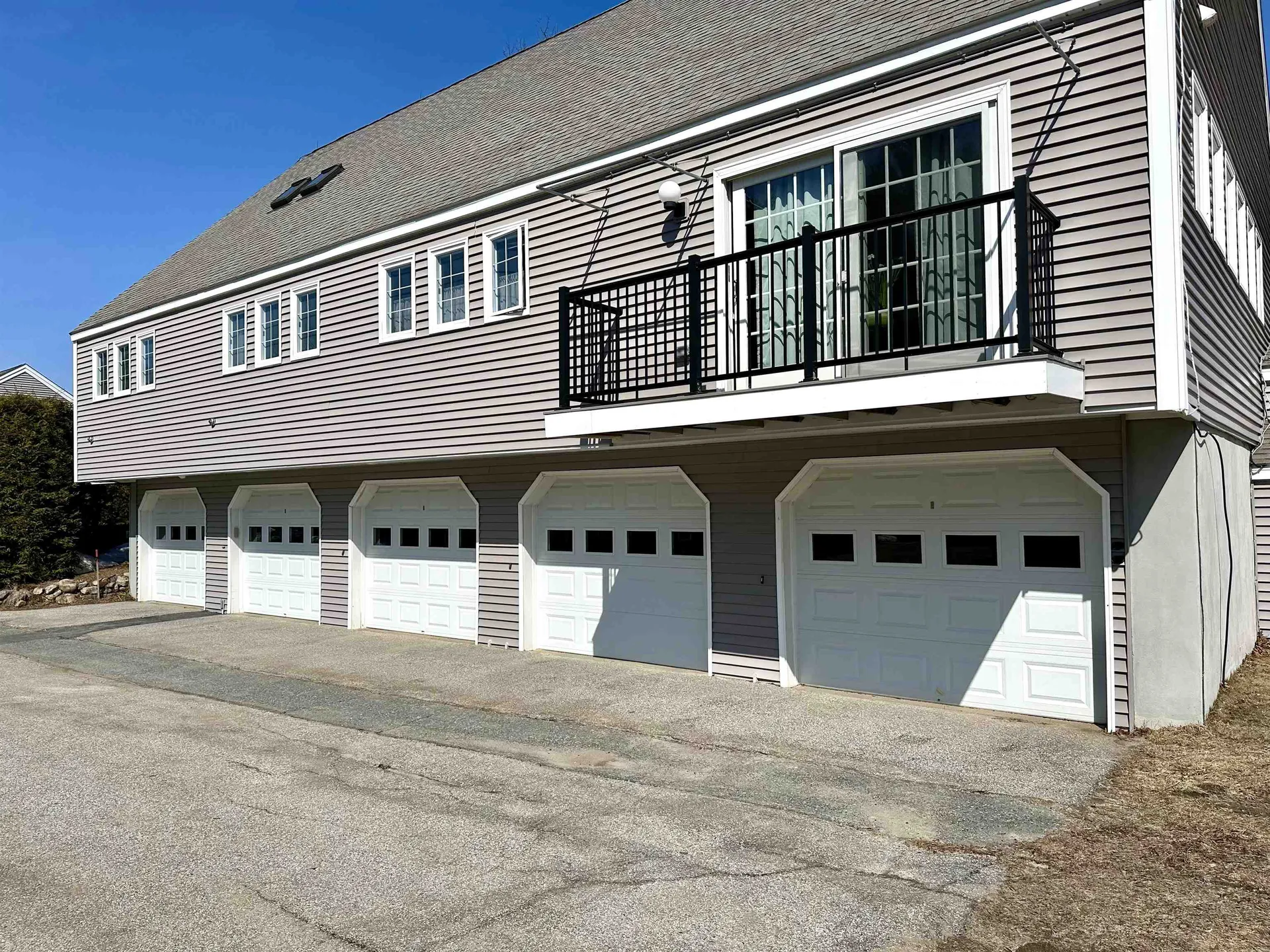 21 Hilltop Place New London NH 03257