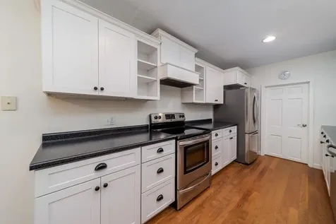 21 Hilltop Place New London NH 03257