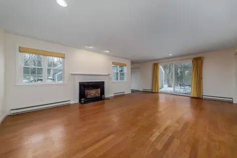 21 Hilltop Place New London NH 03257
