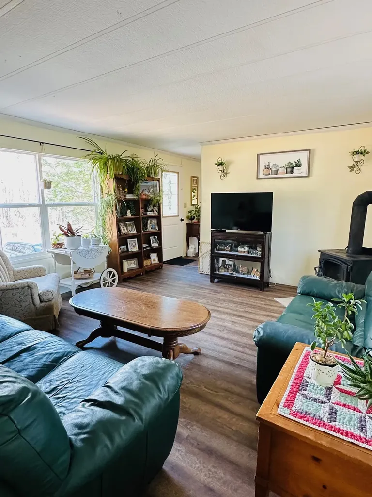 6 Thistle Hill Brattleboro VT 05301