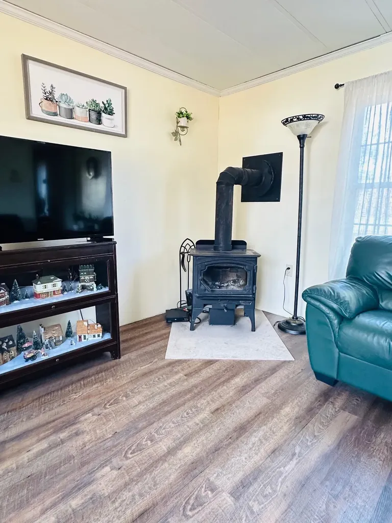 6 Thistle Hill Brattleboro VT 05301