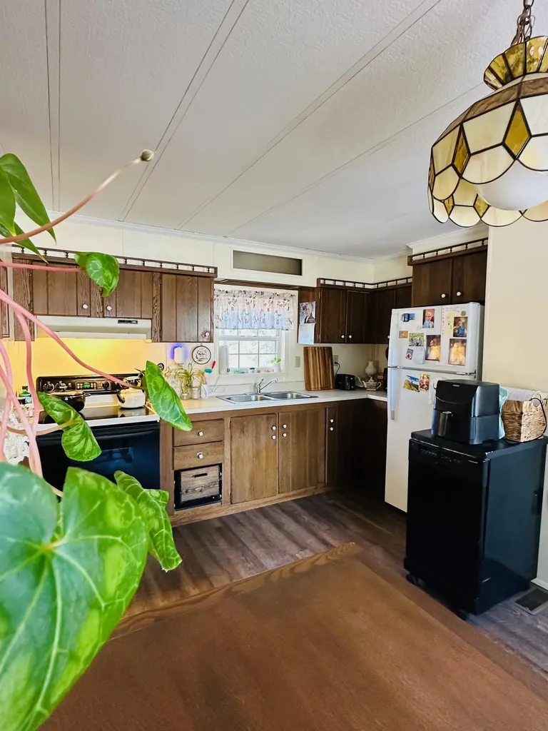 6 Thistle Hill Brattleboro VT 05301