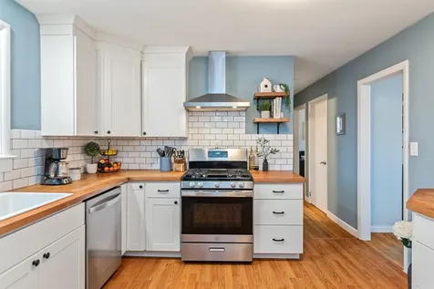 8 Nahma Avenue Essex Junction VT 05452