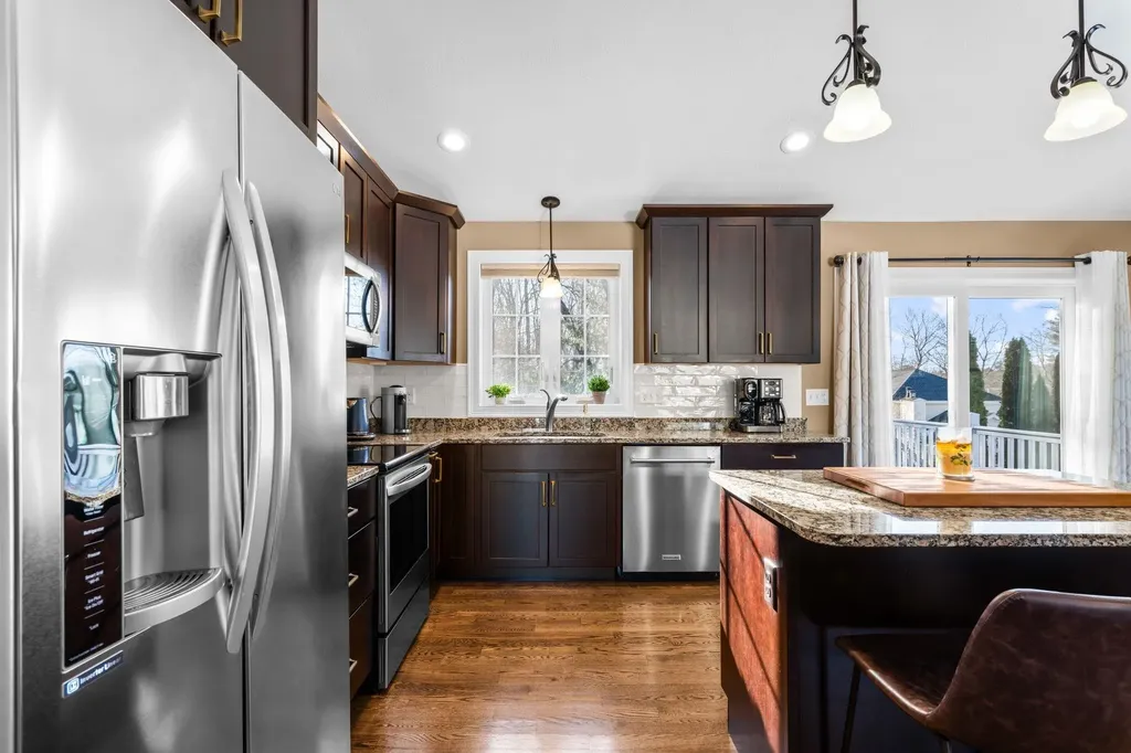 4 Theresa Avenue Salem NH 03079-3961