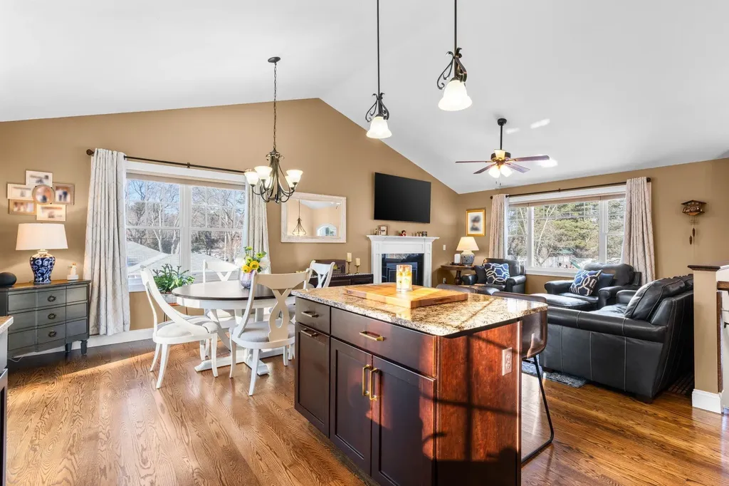 4 Theresa Avenue Salem NH 03079-3961