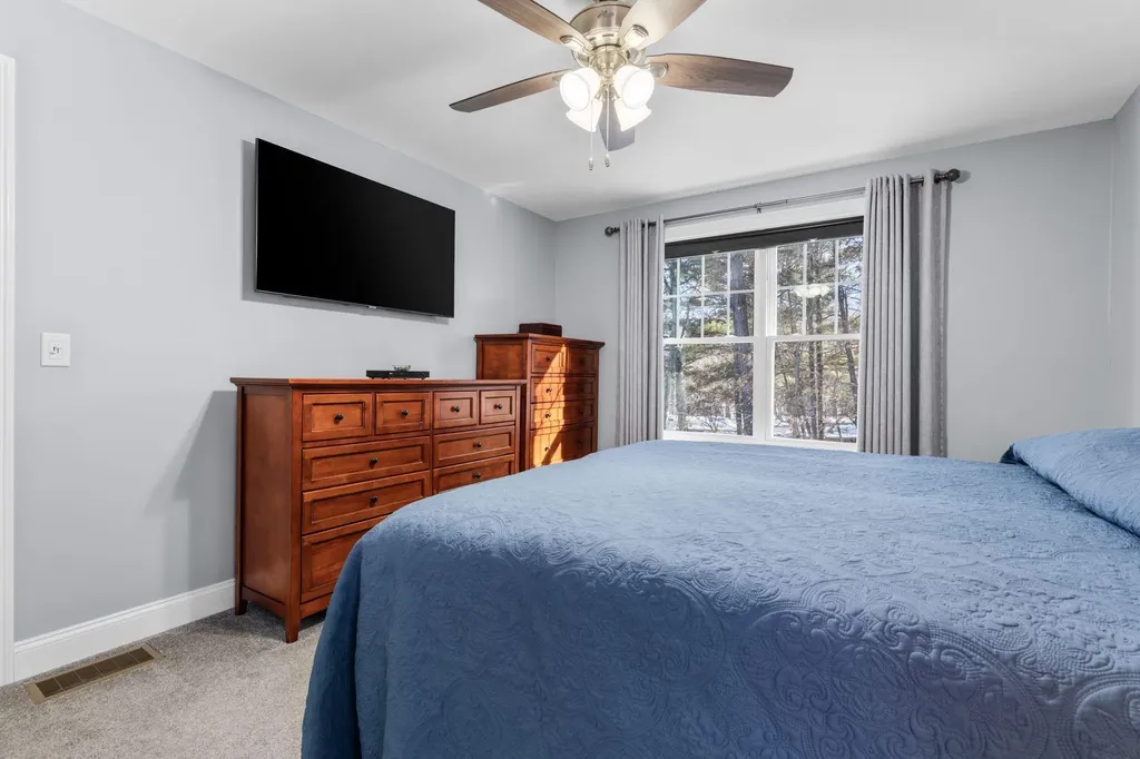 4 Theresa Avenue Salem NH 03079-3961