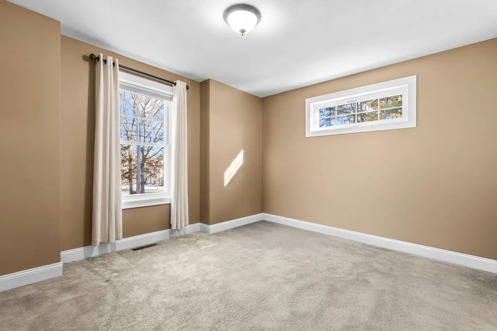 4 Theresa Avenue Salem NH 03079-3961