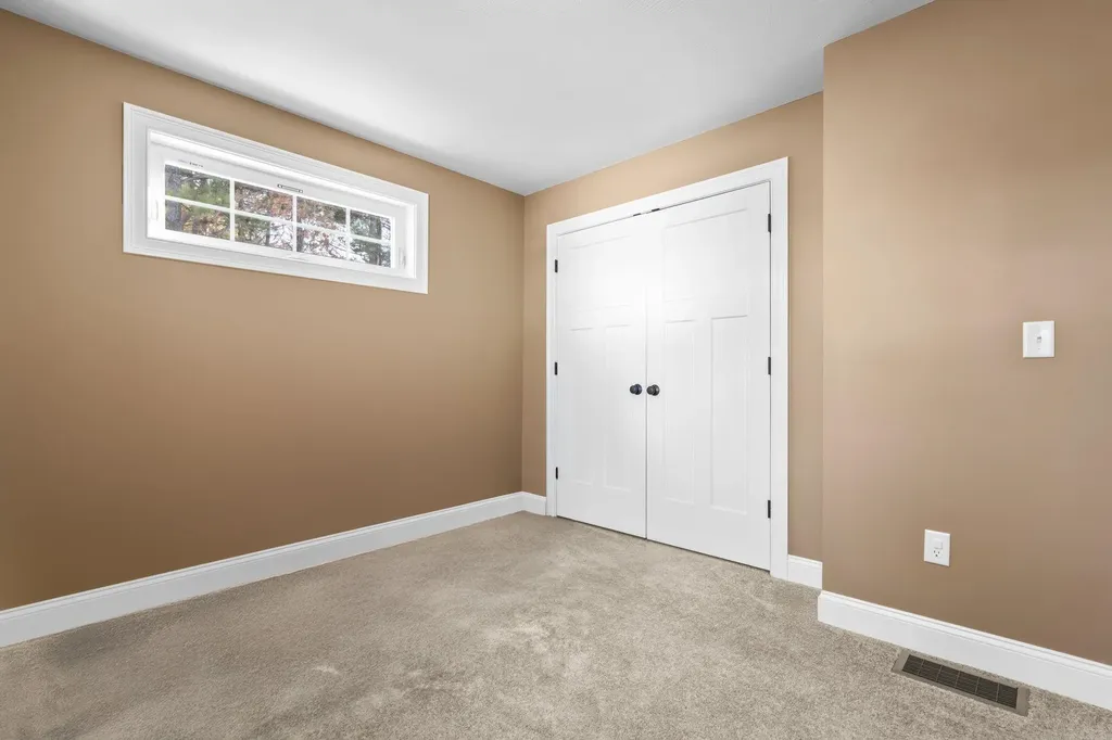 4 Theresa Avenue Salem NH 03079-3961