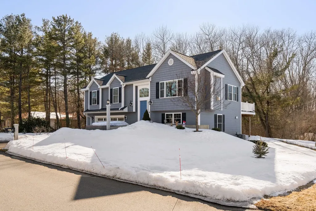 4 Theresa Avenue Salem NH 03079-3961