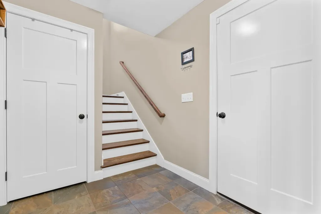 4 Theresa Avenue Salem NH 03079-3961