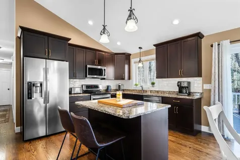 4 Theresa Avenue Salem NH 03079-3961