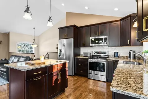 4 Theresa Avenue Salem NH 03079-3961