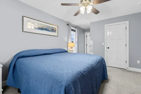 4 Theresa Avenue Salem NH 03079-3961