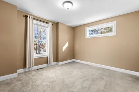 4 Theresa Avenue Salem NH 03079-3961