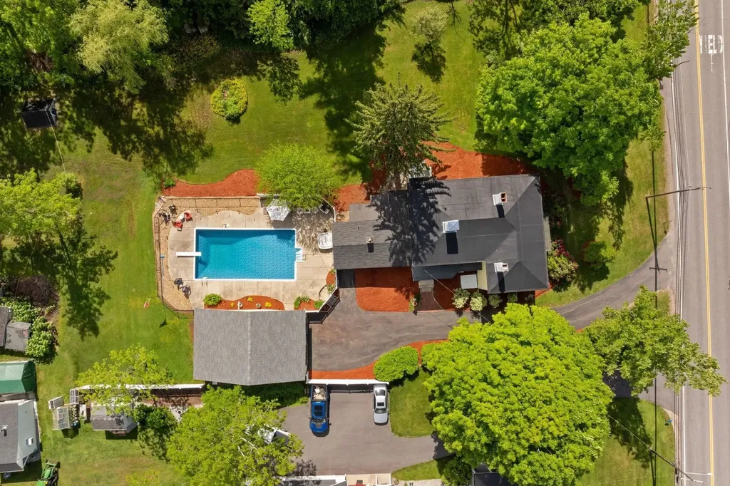 51 E Derry Road Derry NH 03038