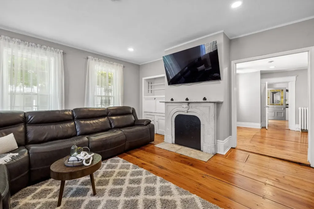 51 E Derry Road Derry NH 03038