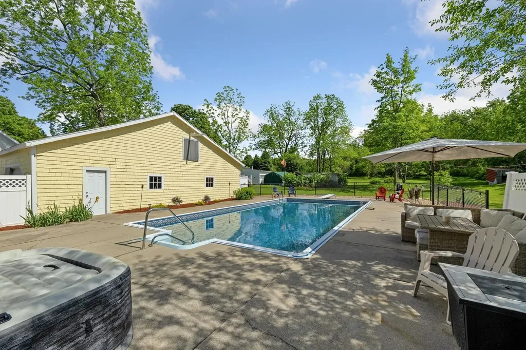 51 E Derry Road Derry NH 03038