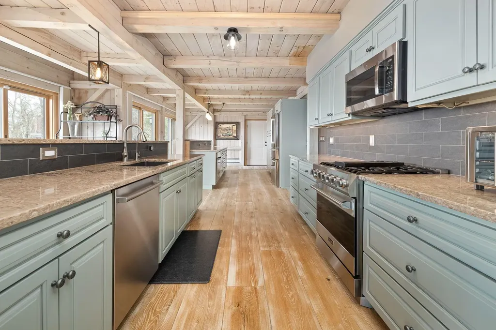 130 Clarina Nichols Lane Hartford VT 05059