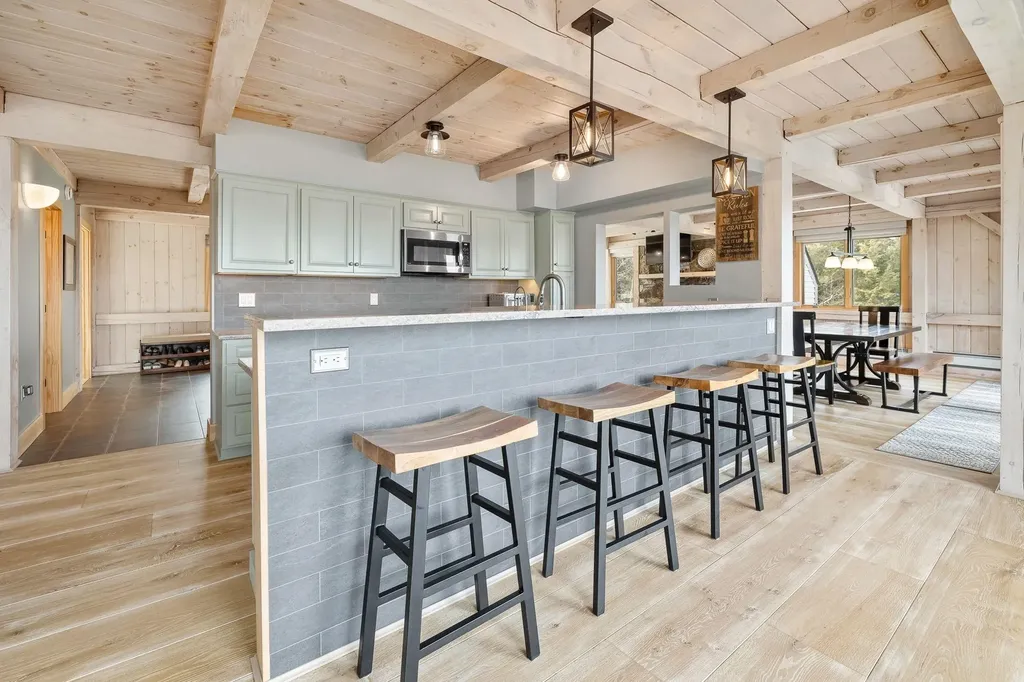 130 Clarina Nichols Lane Hartford VT 05059