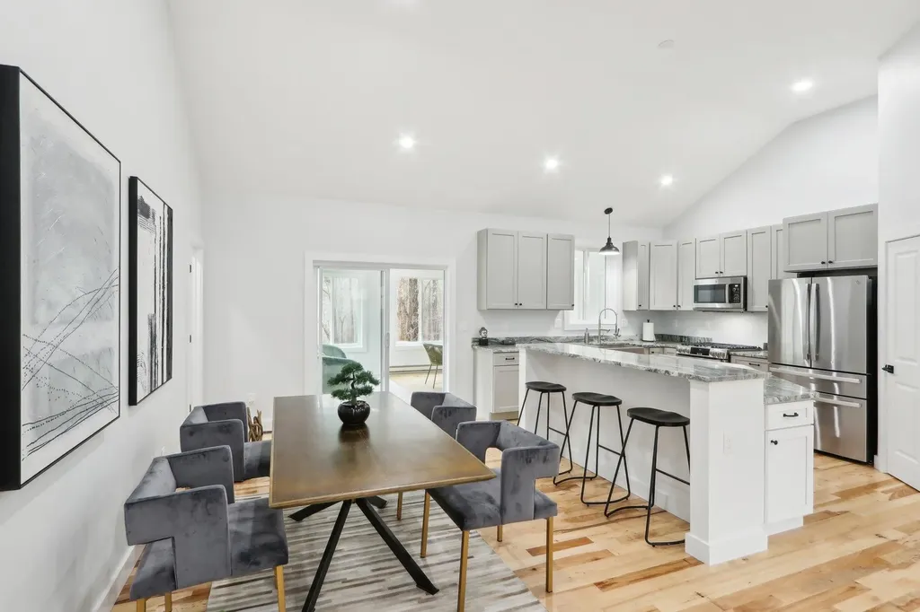 46 High Street Stratham NH 03885