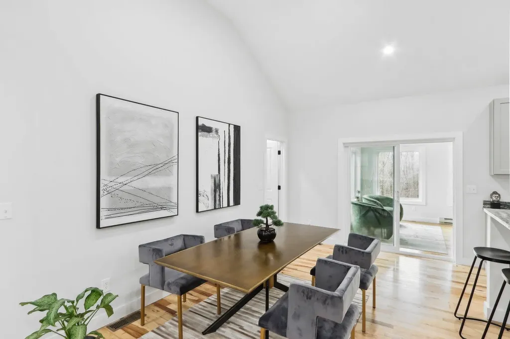 46 High Street Stratham NH 03885